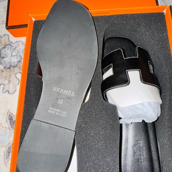 Hermès Black (Noir) Sandals - Picture 3 of 3